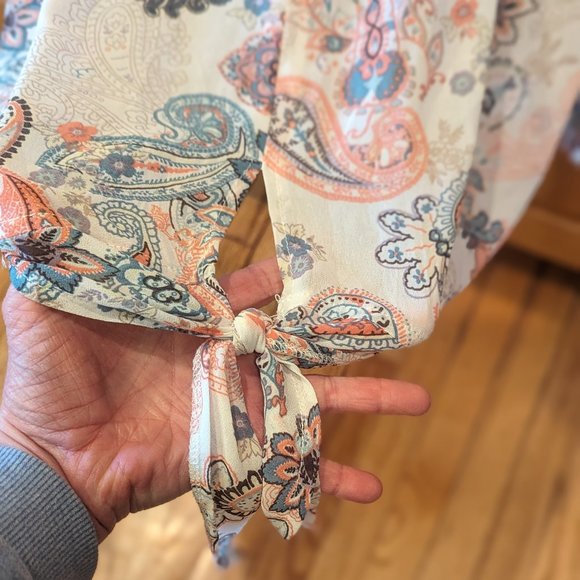 Almost Famous Size Medium Scoop Neck Paisley Top - Picture 4 of 11